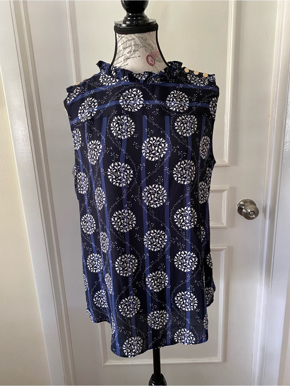 LOFT Navy Floral Sleeveless Ruffle Mock Neck Top Gold Tone Button Accents Medium - Picture 3 of 10